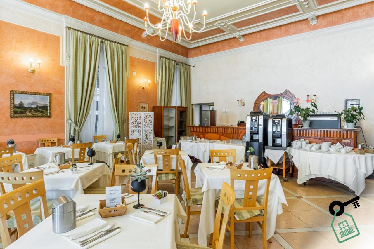Hotel Rooms Lago Maggiore Verbania Exterior foto