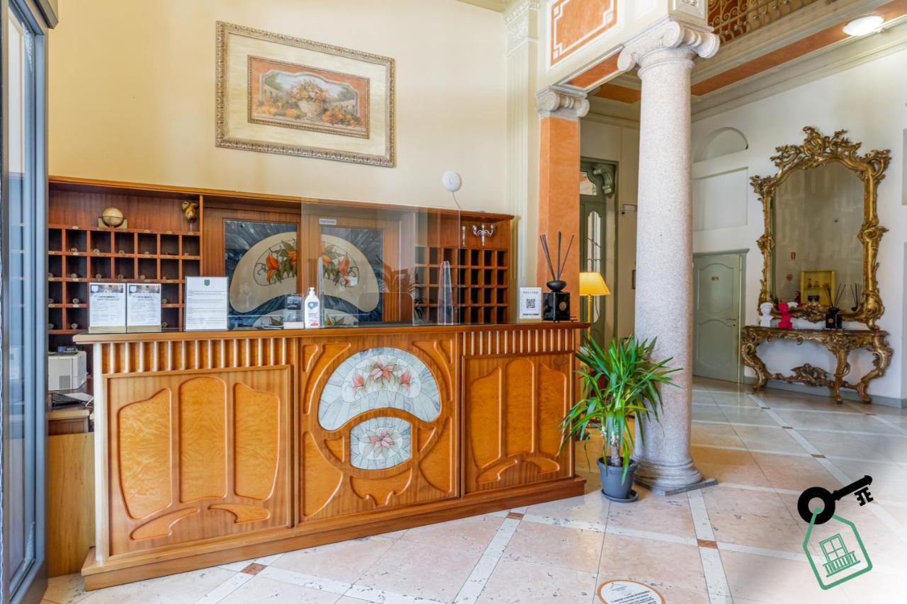 Hotel Rooms Lago Maggiore Verbania Exterior foto